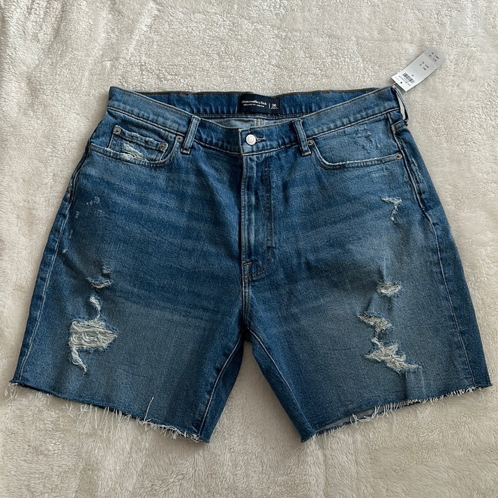Abercrombie & Fitch | men’s relaxed fit shorts | size 36